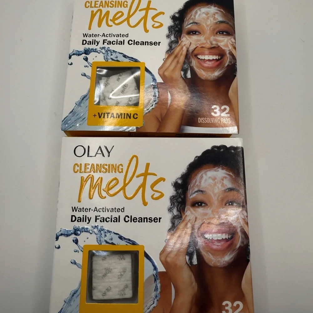 OLAY Cleansing Melts Daily Facial Cleanser - White and Gold